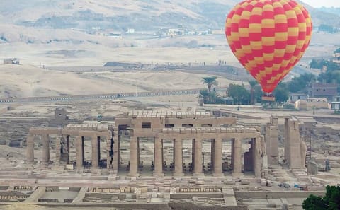 Private Luxor Overnight Tour with Hot Air Balloon from Hurghada