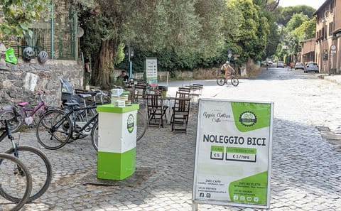 Cycling Tour Along the Ancient Appian Way in Rome