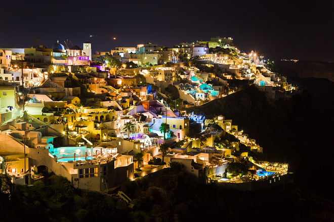 Firostefani bei Nacht, Santorin, Griechenland