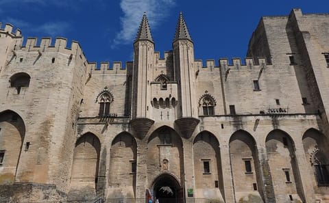 Private Historic Walking Tour of Avignon Old Town