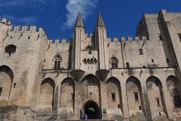 Private Historic Walking Tour of Avignon Old Town