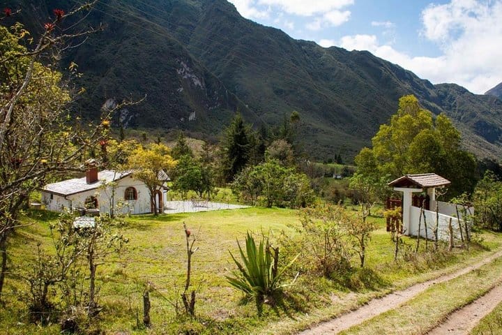 Private Middle of the World (Mitad del Mundo) and Pululahua from Quito.