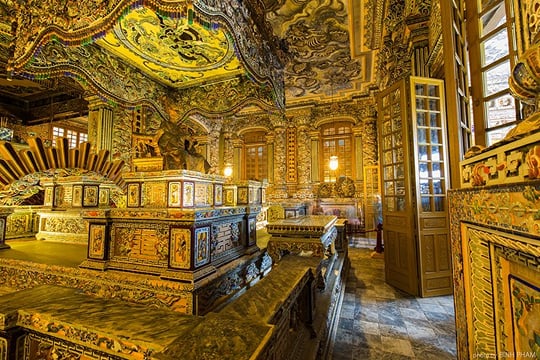 Da Nang: IMPERIAL HUE AND HAI VAN PASS FULL-DAY TOUR