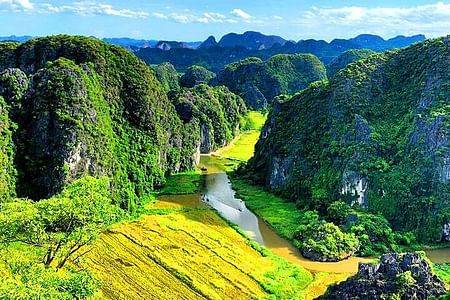 Ninh Binh Tour: Discover Hoa Lu, Enjoy Tam Coc Boat Trip & Hike Mua Cave