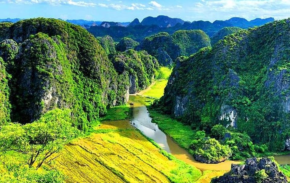 Ninh Binh Full-Day Tour: Hoa Lu, Tam Coc Boat Ride, Mua Cave