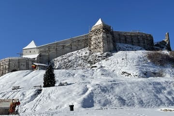 Explore Bran Castle and Rasnov Fortress from Brașov