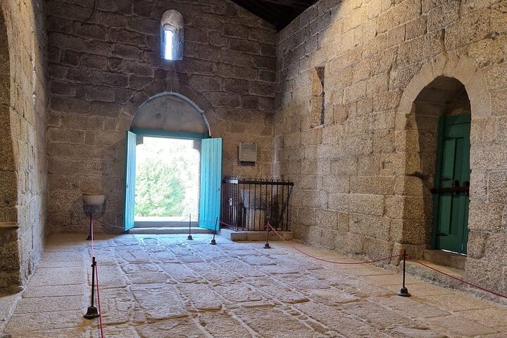 BRAGA E GUIMARÃES: Private Historic Tour from Porto