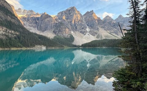 Sunset Tour of Moraine Lake from Calgary and Banff