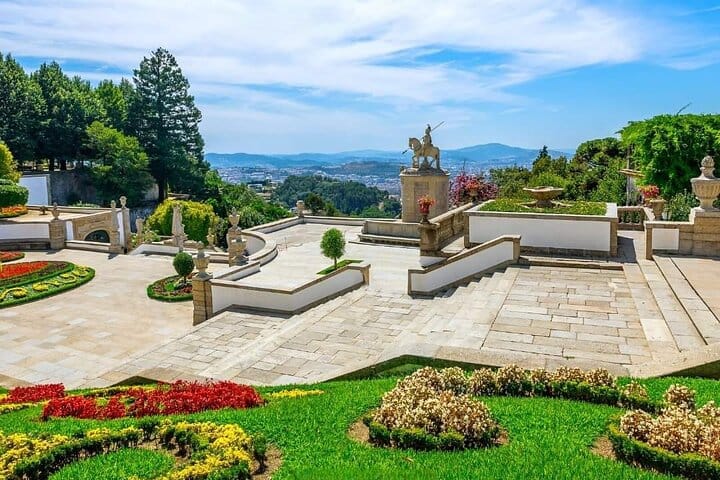 BRAGA E GUIMARÃES: Private Historic Tour from Porto