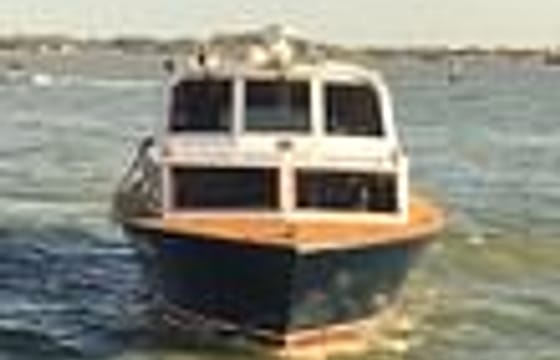 Venezia: Noleggio motoscafo per 2 ore con aperitivo