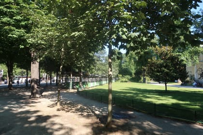 Stroll in the Champs-Elysées Gardens