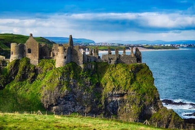 Giants Causeway and Belfast 2 day private chauffeur tour 6 pax