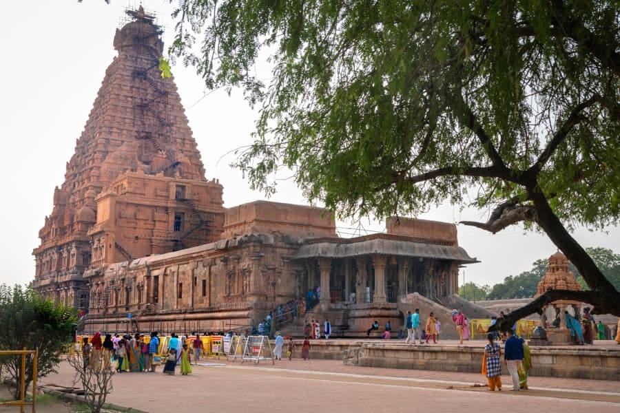 Backwaters & Beyond: Exploring South India’s Temples