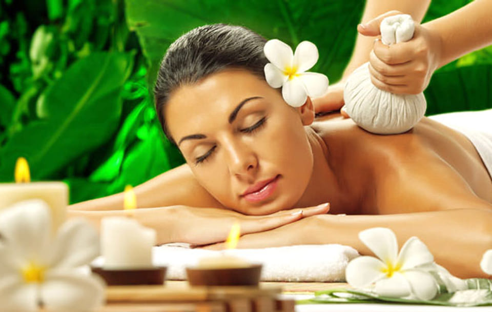 Nusa Dua Tour: Waterblow Beach, Spa, and Sunset Experience