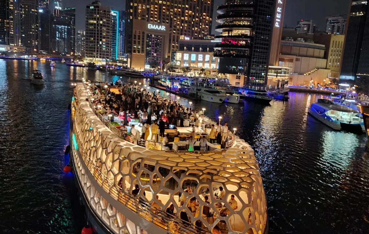 Dubai Dhow Marina Cruise: “From Traditional Charm to Modern Luxury”
