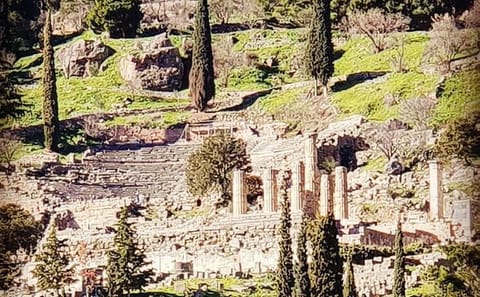 Delphi, Arachova, and Distomo Full Day Cultural Tour