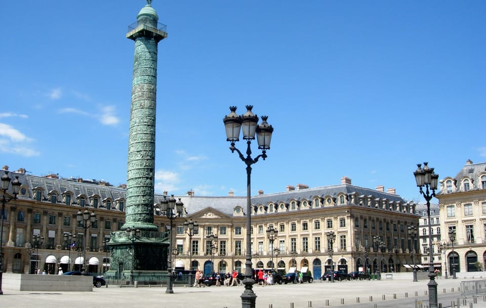 Louvre Art and Gourmet Experience in Paris