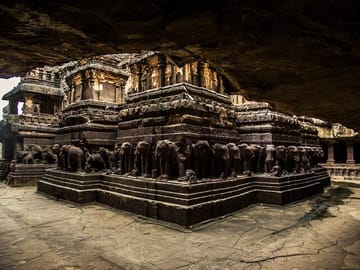 Aurangabad Day Trip to Ellora and Pitalkhora Caves
