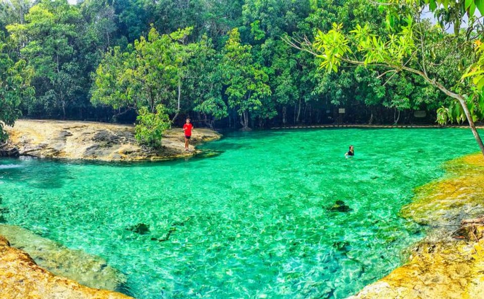 Krabi: Emerald Pool, Blue Pool and Tiger Cave Temple Tour