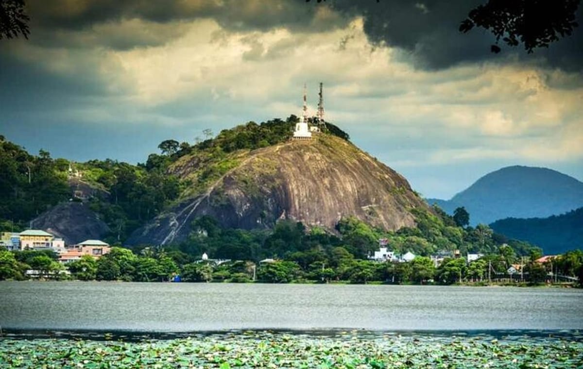 Athugala and Silver Temple Tour from Habarana