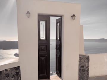 Island Hopping Tour from Athens to Santorini, Naxos, and Mykonos