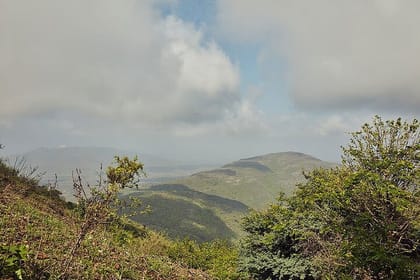 Divine Hills and Temples: Palitana Jain Temple Trekking Tour