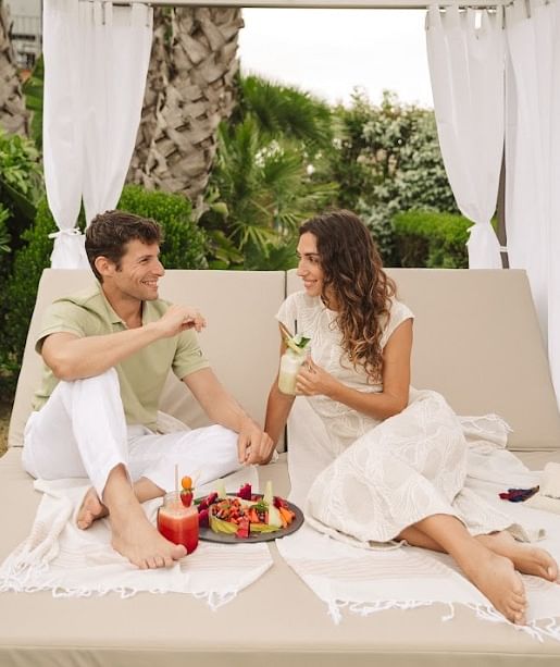 Cama Balinesa: Sol, Piscina y Brindis