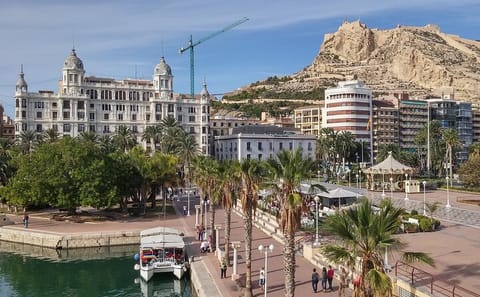 Cultural Walking Tour of Dénia's Coastal Views and Cuisine