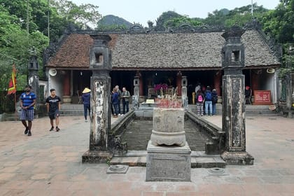 Ninh Binh Hoa Lu Temple Trang An boat trip Mua Cave hiking mountain Day trip