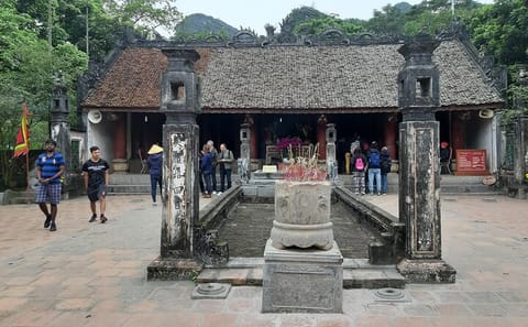 Ninh Binh day trip: Hoa Lu Temple, Trang An boat ride, Mua Cave hike