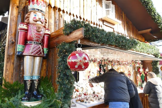 Unusual track game on Christmas markets in Orleans photo 5