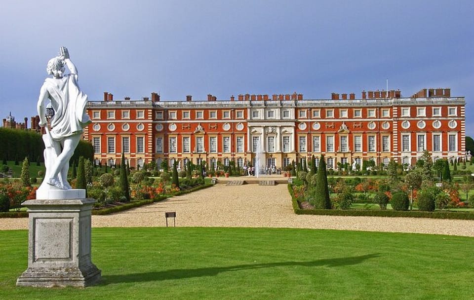London and Hampton Court Palace Private Tour with Admission