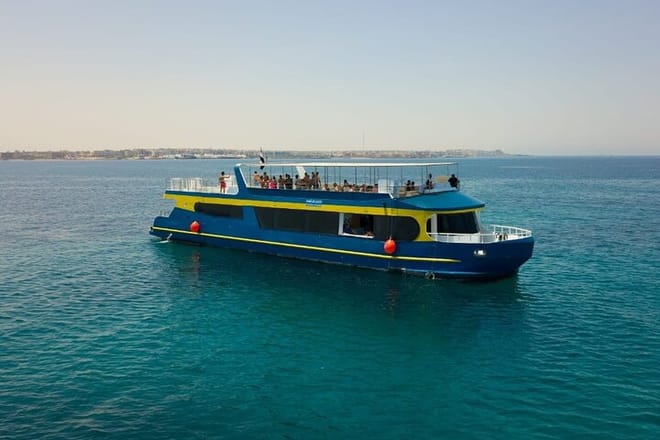 Semi Submarine Sea Trip with Parasailing &amp; Turkish bath -Hurghada
