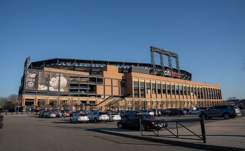 Explore Bronx and Brooklyn: VIP City Tour by Minivan