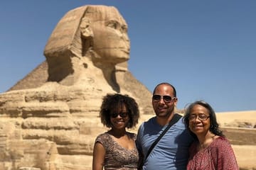 Private Full Day Tour of Giza Pyramids and Old Cairo