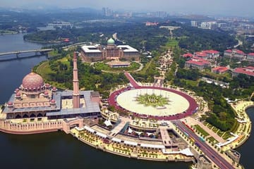Putrajaya Tour with Boat Ride & Pink Mosque (Private)