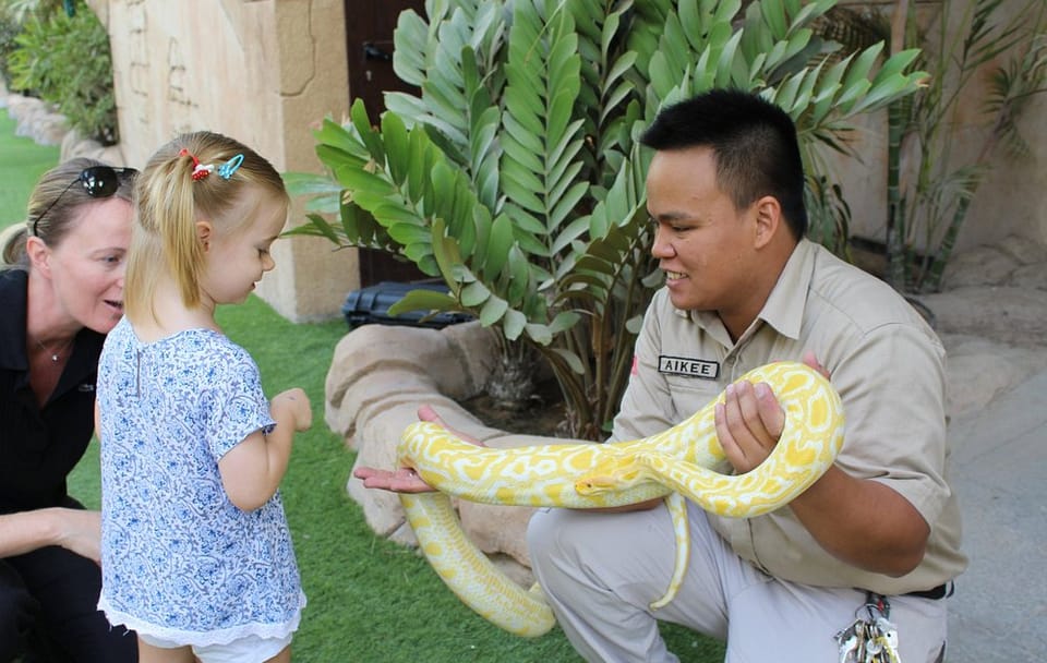 Interact with Wildlife at Emirates Park Zoo in Abu Dhabi