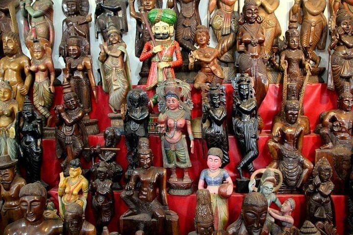 Colombo wood carving