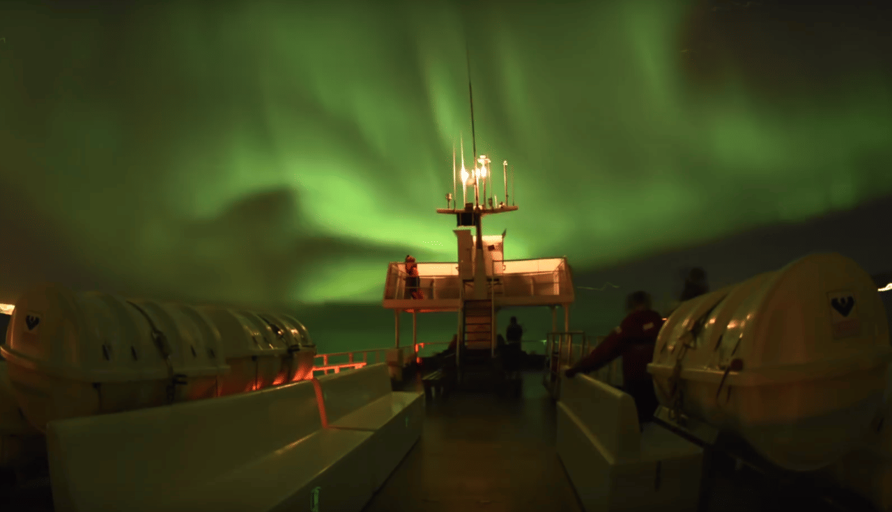 Reykjavík Northern Lights Cruise & Aurora Exhibition 3