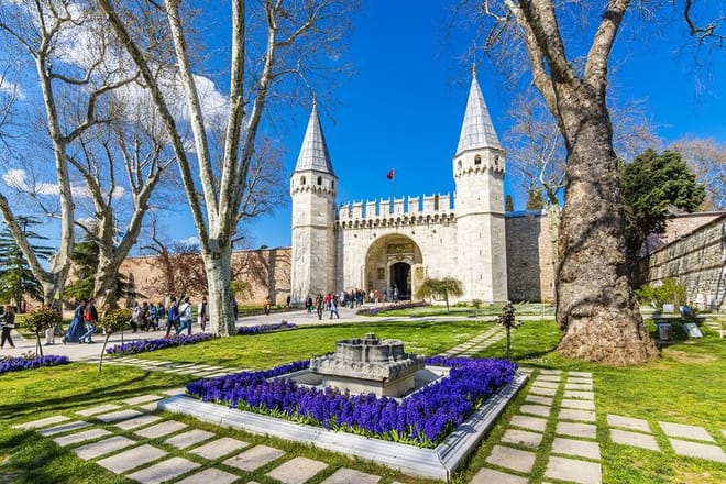 Topkapi Palace, Hagia Sophia, Hippodrome, Blue Mosque and Grand Bazaar Tour 8