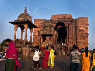 Bhoj Wetland and Bhopal City Cultural Tour by Minivan