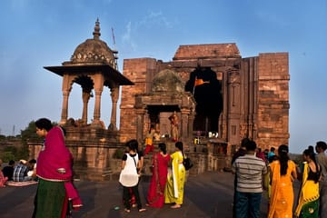 Bhoj Wetland and Bhopal City Cultural Tour by Minivan