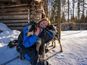 Husky Safari Winter Tour & Barbeque - 6-10 km Self-Driving Mushing - Small Group
