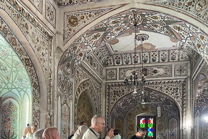 Muhabat Khan Mosque inside
