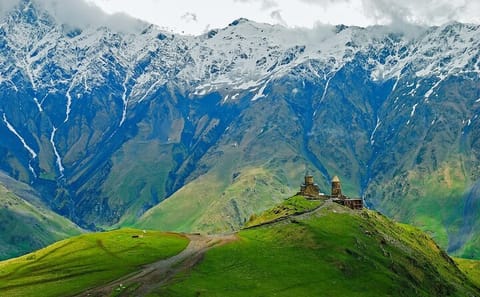 Guided Day Tour of Ananuri and Kazbegi in Georgia