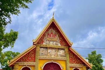 Vientiane city tour with Patuxay Monument visit