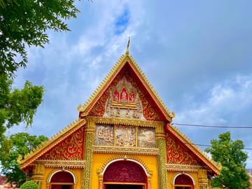 Vientiane city tour with Patuxay Monument visit