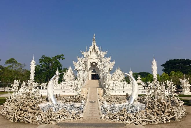 Chiang Mai-Chiang Rai: White - Blue Temple - Bann Dam Museum-Karen Village 2