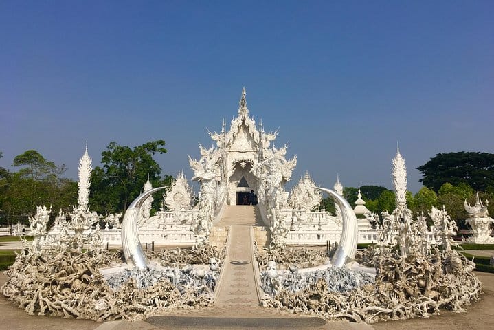 Chiang Mai-Chiang Rai: White - Blue Temple - Bann Dam Museum-Karen Village 2