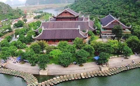Hoa Lu and Trang An Day Tour from Hanoi with Lunch